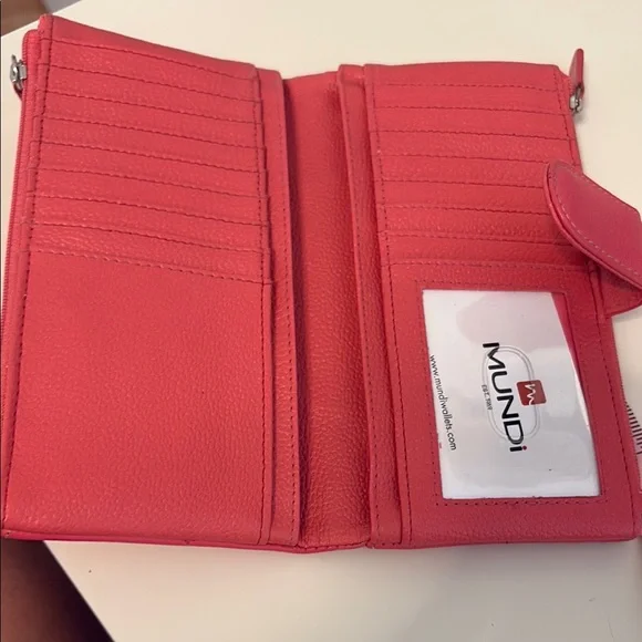 Muni NWT Pink Leather Women's Wallet - Picture 2 of 5